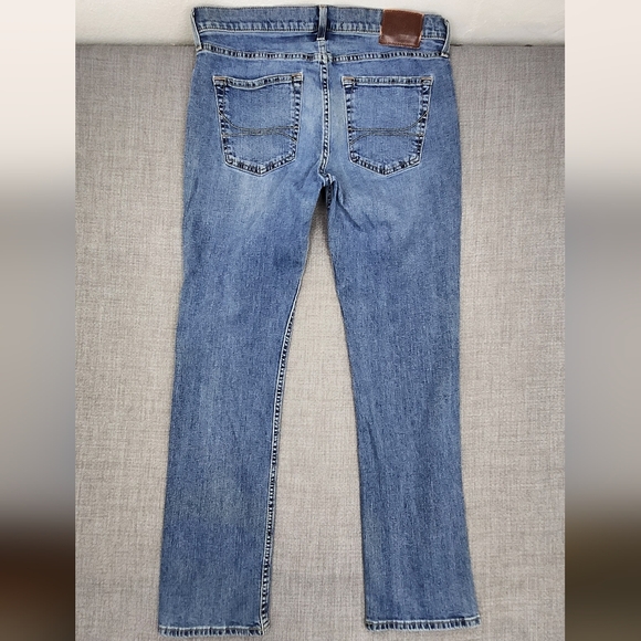 Hollister Slim Straight Epic Flex Medium Wash Jeans. 34×32 - Picture 3 of 8